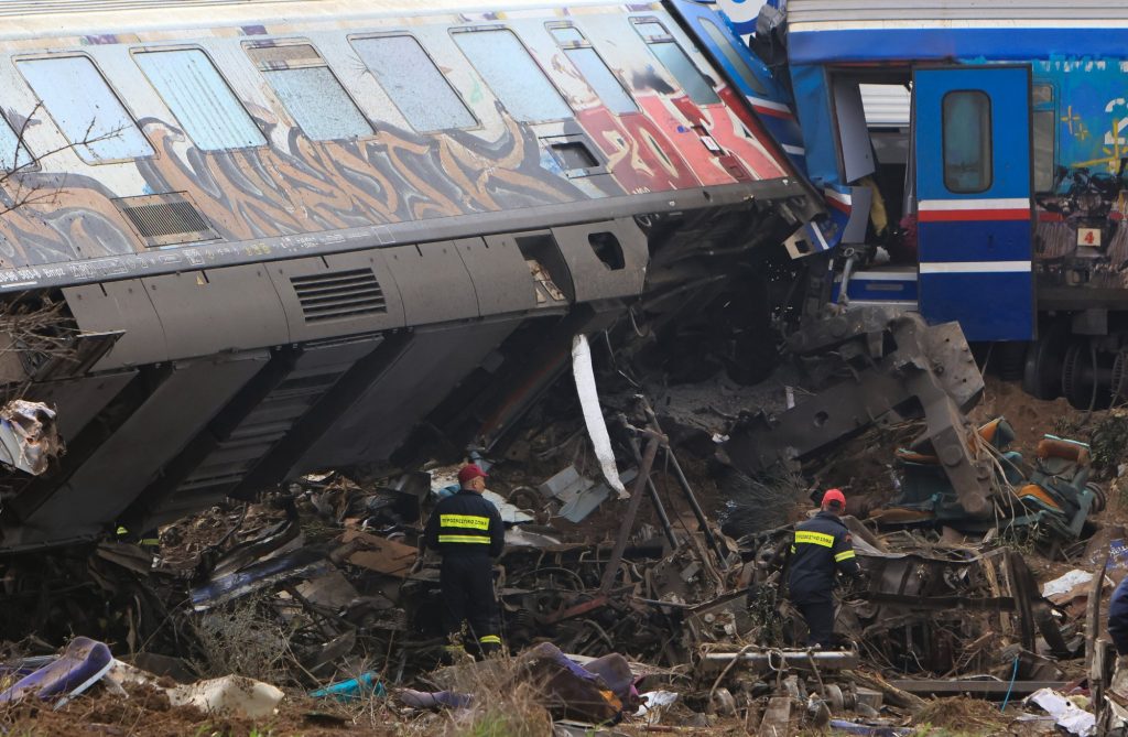 Μάχη ΝΔ – ΣΥΡΙΖΑ για το «μη θέμα» των Τεμπών του Παύλου Μαρινάκη