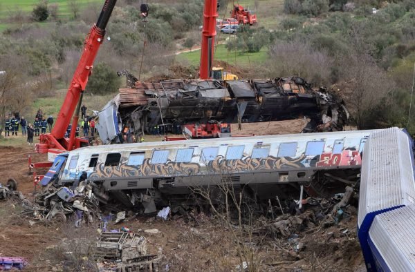 Τέμπη: Μήνυση ονομαστικά κατά Μητσοτάκη και πολιτικών καταθέτουν συγγενείς των θυμάτων