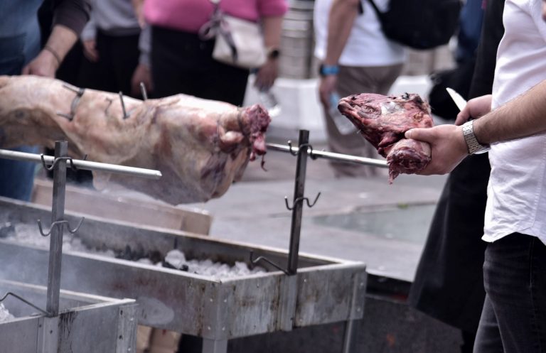 Οι τιμές στο αρνί εν όψει Πάσχα – Τι λένε οι κτηνοτρόφοι για τις ελληνοποιήσεις