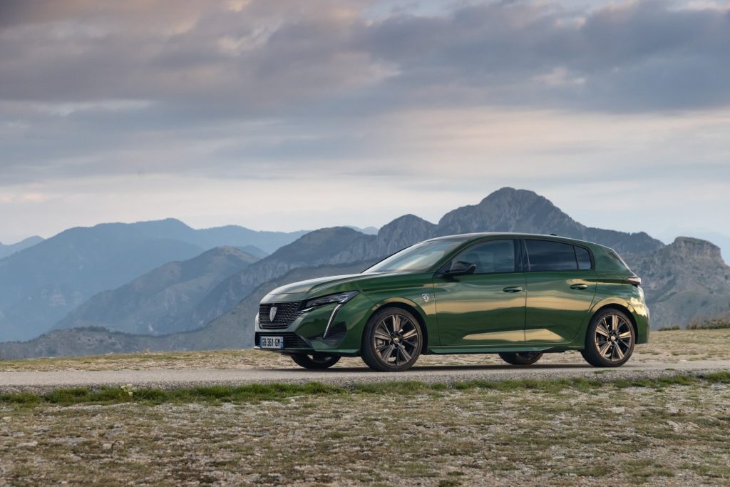 Nέες υβριδικές εκδόσεις για τα Peugeot 308 και 408