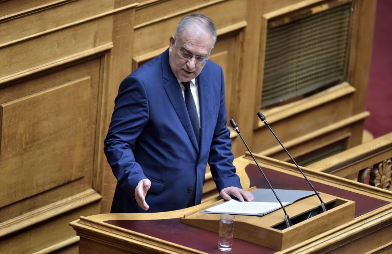 Σφοδρή κόντρα ΣΥΡΙΖΑ – κυβέρνησης μετά τις δηλώσεις Θεοδωρικάκου για τις ψήφους των Σπαρτιατών