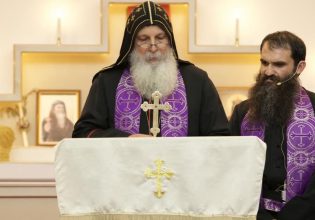 Σίδνεϊ: Ποιος είναι ο ιερέας που μαχαίρωσαν – Έγινε γνωστός για τους «πύρινους» λόγους κατά των εμβολίων