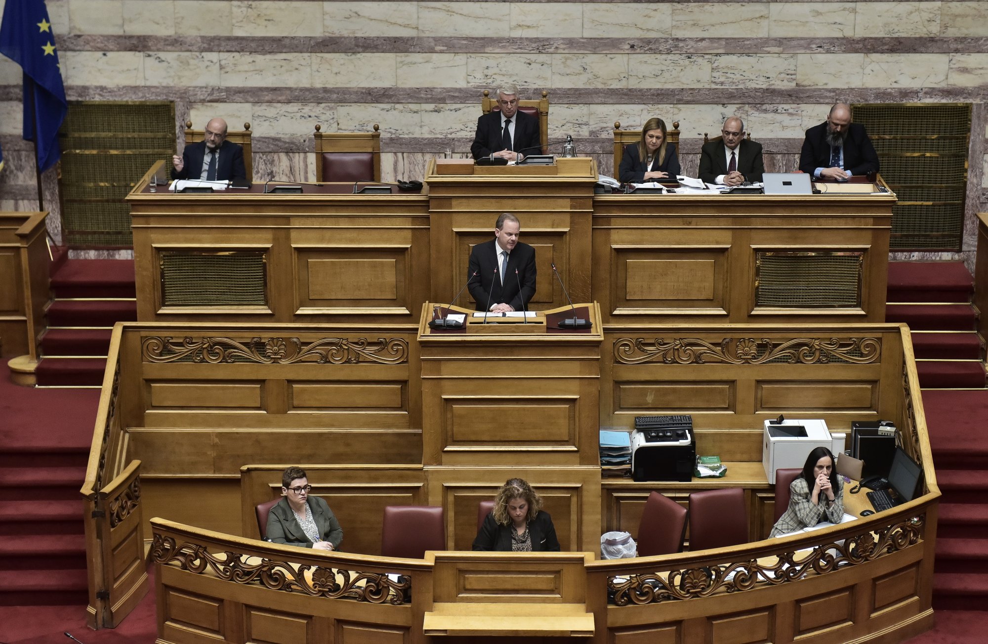 Απάντηση ΣΥΡΙΖΑ σε κυβέρνηση: Ο Μητσοτάκης πετάει τη μπάλα στην εξέδρα για να διασώσει τον Καραμανλή