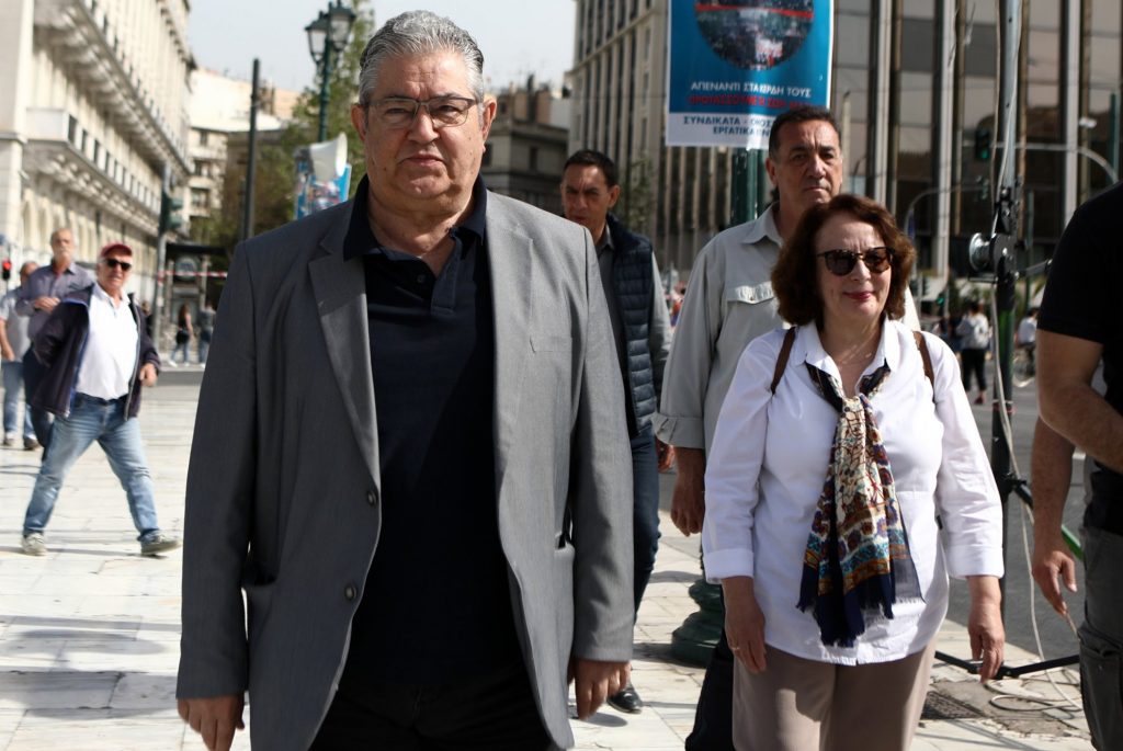 Στην απεργιακή συγκέντρωση ο Κουτσούμπας – «Παλεύουμε και διεκδικούμε με τον λαό»