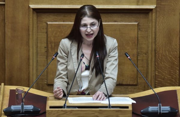Μέλος της «Νίκης» η δράστις που χαστούκισε τη βουλευτή της ΝΔ – Αναστάλθηκε η κομματική ιδιότητά της