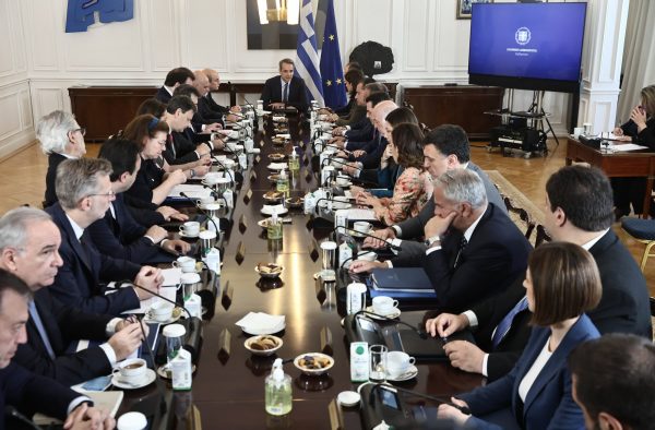 Ο Κασσελάκης δεν κατάλαβε καν τι ανακοινώθηκε για το μπόνους παραγωγικότητας, λένε κυβερνητικές πηγές