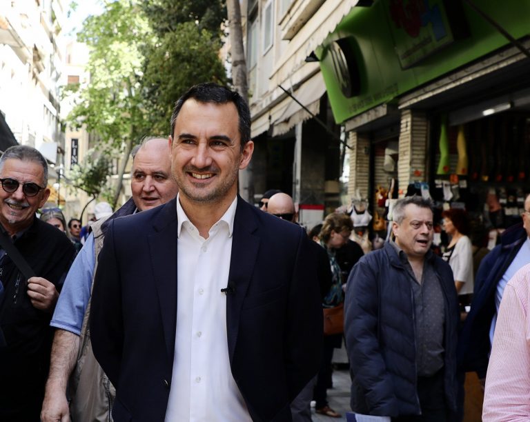 Περιοδεία Χαρίτση σε Βαρβάκειο και Αιόλου: Στην Πασχαλινή αγορά καταρρέει το success story της κυβέρνησης