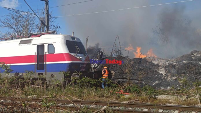 Φθορές σε τρένο στη Θεσσαλονίκη λόγω φωτιάς - Σώθηκαν τελευταία στιγμή οι μηχανοδηγοί