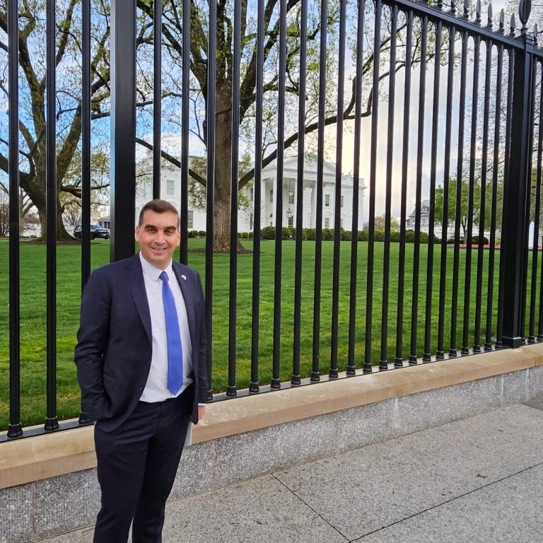 Δήμαρχος Ελληνικού – Αργυρούπολης: Στον Λευκό Οίκο μαζί με τους ομογενείς