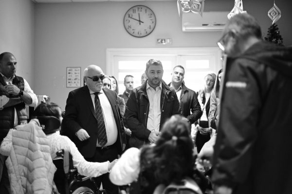 Ο Ανδρουλάκης στο 2ο ειδικό σχολείο Πυλαίας, που βάζει «λουκέτο» λόγω ακατάλληλων υποδομών