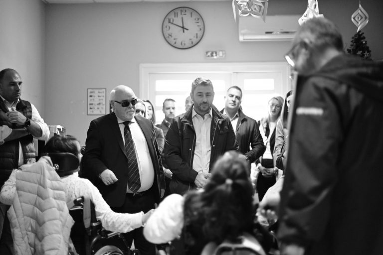 Ο Ανδρουλάκης στο 2ο ειδικό σχολείο Πυλαίας, που βάζει «λουκέτο» λόγω ακατάλληλων υποδομών