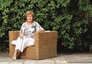 «H Τζάκι η Χριστίνα και εγώ»: Η μοδίστρα της οικογένειας Ωνάση σε μια σπάνια αφήγηση