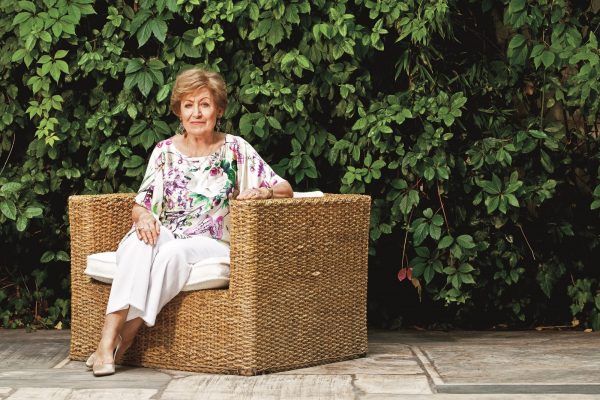 «H Τζάκι η Χριστίνα και εγώ»: Η μοδίστρα της οικογένειας Ωνάση σε μια σπάνια αφήγηση