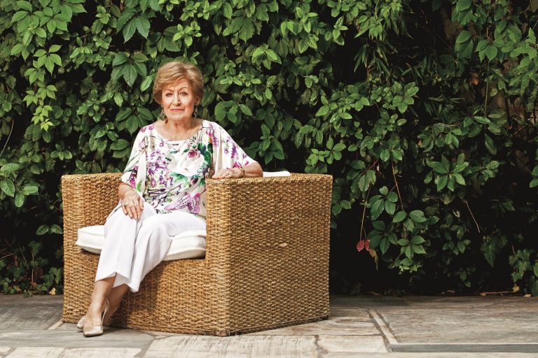 «H Τζάκι η Χριστίνα και εγώ»: Η μοδίστρα της οικογένειας Ωνάση σε μια σπάνια αφήγηση