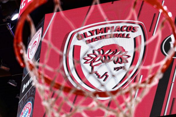 ΚΑΕ Ολυμπιακός: «Καλούμε τον γνωστό… παρκαδόρο που εύχεται θανάτους να σταματήσει να προτρέπει σε βία»