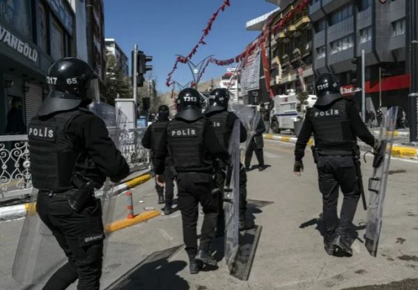 Τουρκία: Συνελήφθησαν εννέα δημοσιογράφοι που εργάζονται σε φιλοκουρδικά μέσα ενημέρωσης