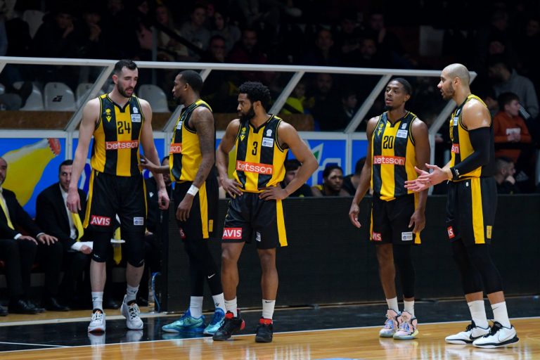 Δεν βρέθηκε λύση στη συνάντηση με τον Αγγελόπουλο – Συνεχίζουν την αποχή οι παίκτες της ΑΕΚ