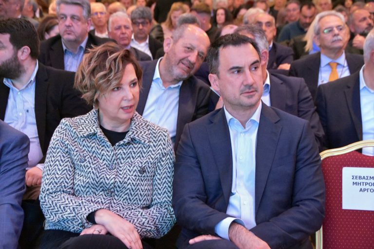 Το γεύμα Γεροβασίλη – Χαρίτση έπεσε βαρύ σε κάποιους