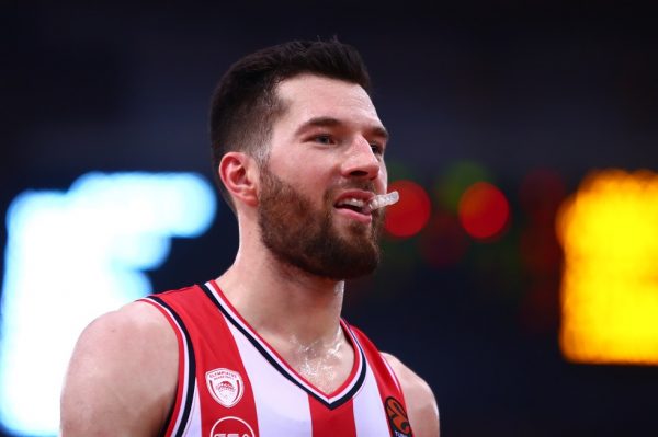 Τι είπε ο Πίτερς για την αποχώρηση του Βεζένκοφ και το κίνητρό του τη φετινή σεζόν