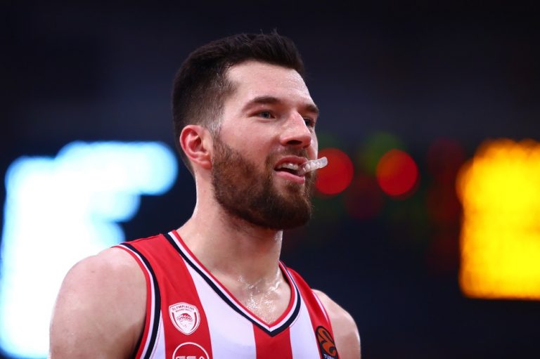 Τι είπε ο Πίτερς για την αποχώρηση του Βεζένκοφ και το κίνητρό του τη φετινή σεζόν