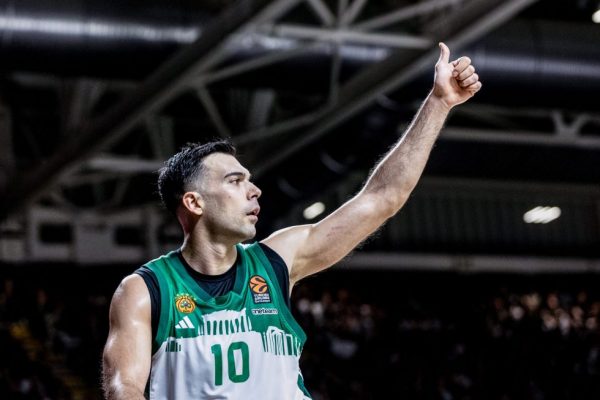 Σλούκας: «Ο Παναθηναϊκός δεν επηρεάζεται, η ομάδα είναι ενωμένη» (vid)