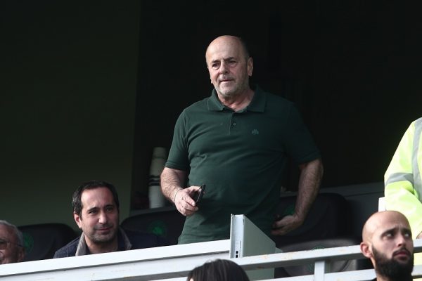 Οργή λαού κατά Αλαφούζου και Τερίμ: «Μόνο πίκρες αυτός ο θίασος, ντροπή σας» (pics+vid)