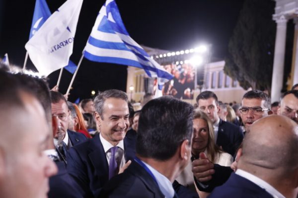 Να συσπειρώσουν θέλουν με ύβρεις και απειλές, ξεχνάνε Τέμπη και υποκλοπές, κληρώνει στην κάλπη για παρεκτροπές και υποτροπές