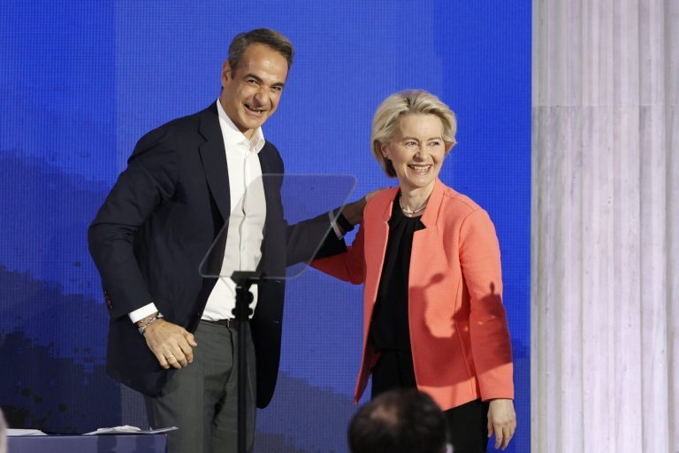 Χαρίτσης: Η Φον ντερ Λάιεν λειτουργεί ως κομματάρχης του Μητσοτάκη