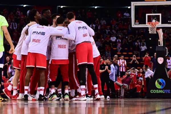 Η παρακάμερα του Ολυμπιακός – Φενερμπαχτσέ: Ο Μιλουτίνοφ, η πρόταση γάμου και η αποθέωση (vid)