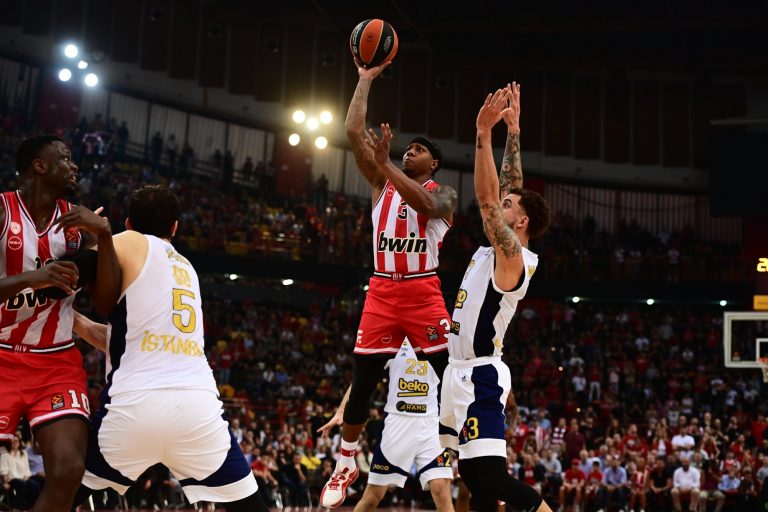 Ολυμπιακός – Φενερμπαχτσέ 84-81: Πήρε το «θρίλερ» στην παράταση και θα παίξει με την Μπαρτσελόνα στα πλέι οφ