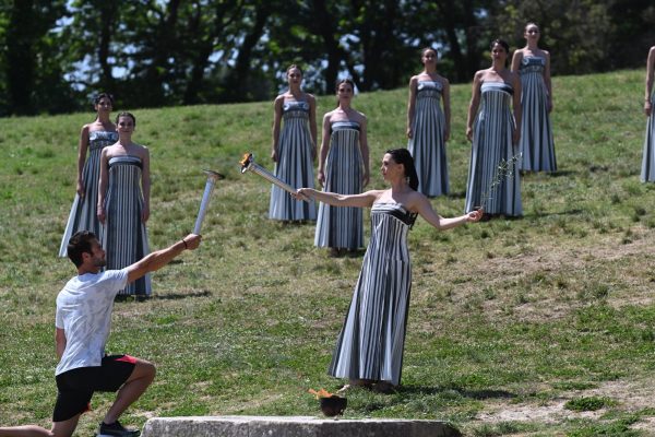 Mε αυξημένα μέτρα ασφάλειας και σύστημα anti-drone η Τελετή Αφής της Ολυμπιακής Φλόγας για το Παρίσι (pics)