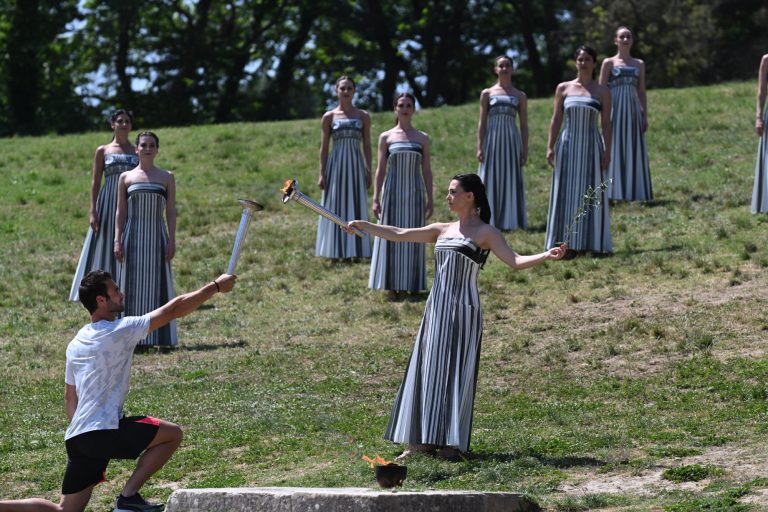 Mε αυξημένα μέτρα ασφάλειας και σύστημα anti-drone η Τελετή Αφής της Ολυμπιακής Φλόγας για το Παρίσι (pics)