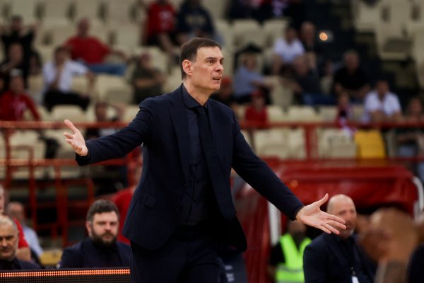 Ξέσπασε ο Μπαρτζώκας: «Στο ΟΑΚΑ μου λένε να πεθάνει το παιδί μου και να πάθω καρκίνο» (vid)