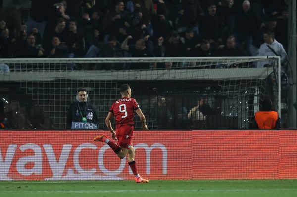 Τεράστιο προβάδισμα (0-2) για την Κλαμπ Μπριζ στο ημίχρονο (vid)