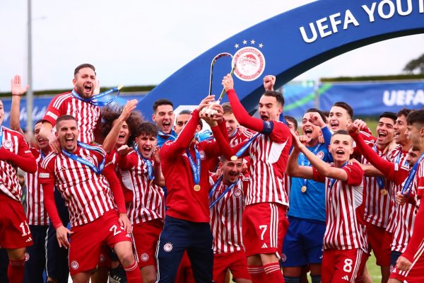 Η απονομή του Youth League στην Κ19 του Ολυμπιακού (pics, vids)