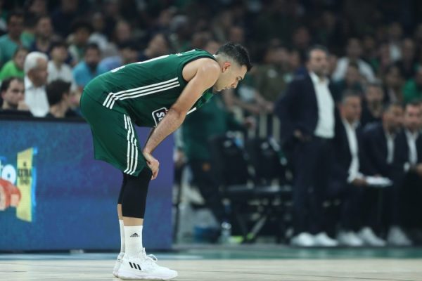 Το μεγάλο λάθος του Σλούκα έδωσε το πλεονέκτημα στην Μακάμπι (vid)