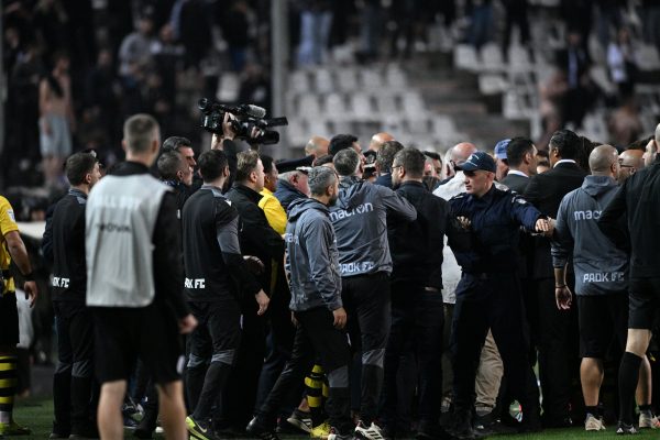 Ένταση στο φινάλε: Πιάστηκε στα χέρια ο Αλμέιδα (vid, pics)