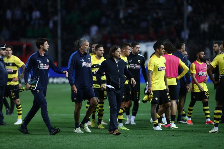 Ο Αλμέιδα παραδέχθηκε ότι έπιασε κάποιον από τον λαιμό