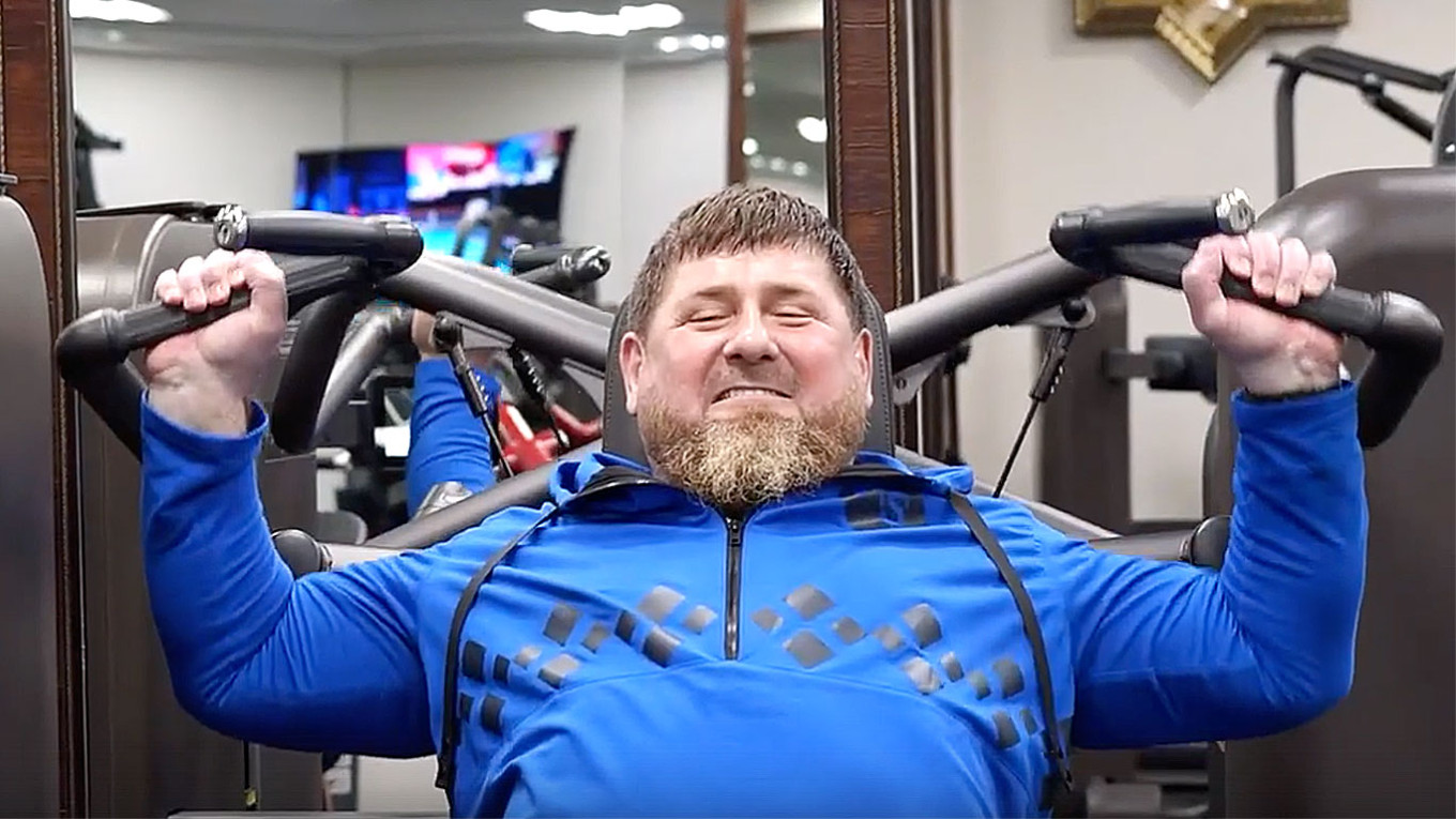 Ραμζάν Καντίροφ: Προσπαθεί να αποδείξει ότι δεν είναι βαριά άρρωστος - Το βίντεο από το γυμναστήριο