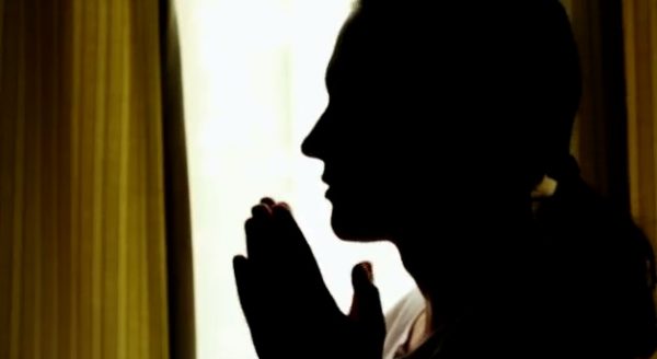 Γυναικοκτονία: Νέα σοκαριστική καταγγελία για το ΑΤ Αγίων Αναργύρων – «Κάτσε λίγο να τις φας»