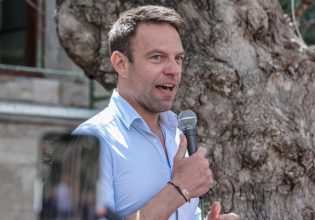 Με πολίτες στο Ηράκλειο συνομίλησε ο Κασσελάκης – «Το ποτάμι δεν γυρίζει πίσω. Έχουμε μήνυμα, έχουμε κίνημα»