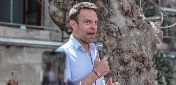 Με πολίτες στο Ηράκλειο συνομίλησε ο Κασσελάκης – «Το ποτάμι δεν γυρίζει πίσω. Έχουμε μήνυμα, έχουμε κίνημα»