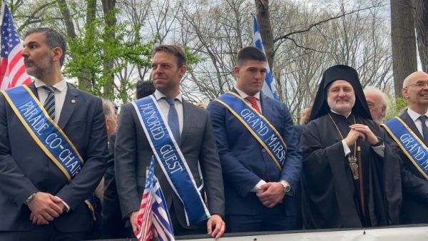 Νέα Υόρκη: Στην παρέλαση και τη δοξολογία ο Στέφανος Κασσελάκης – Διάβασε το «πιστεύω»