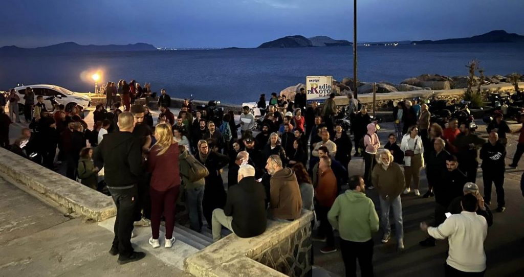 Νίσυρος: Απειλείται με απέλαση πατέρας που κατήγγειλε ασέλγεια στο παιδί του – Στο πλευρό του οι κάτοικοι