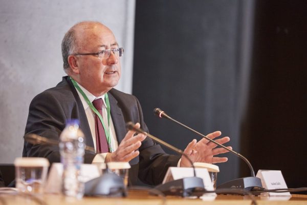 Η Σαντορίνη δέχεται πιέσεις στις υποδομές