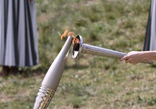 Ολυμπιακή Φλόγα: Ολοκληρώθηκε η Τελετή Αφής στην Αρχαία Ολυμπία