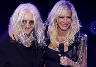 Άννα Βίσση: Φωτογραφίζεται με τους γιους του Νίκου Καρβέλα