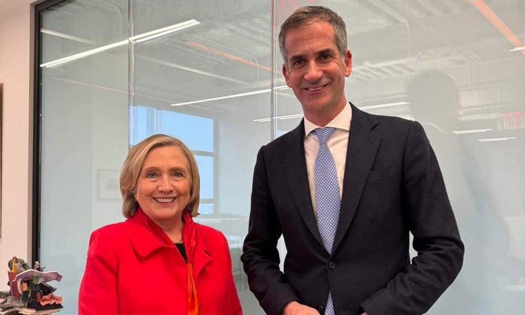 Κώστας Μπακογιάννης: Συναντήθηκε με την Χίλαρι Κλίντον