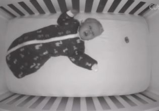 Η στιγμή που ένα μωρό 7 μηνών πνίγεται από την πιπίλα του (σκληρό βίντεο)