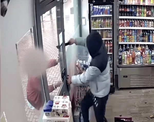 Βρετανία: Υπάλληλος κλείδωσε τους ληστές μέσα στο κατάστημα